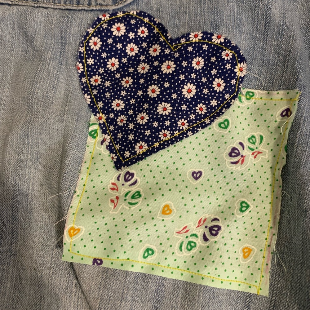 Vintage Up-Cycled Light Wash Women’s Capris Jeans with Patch Details - Picture 7 of 11